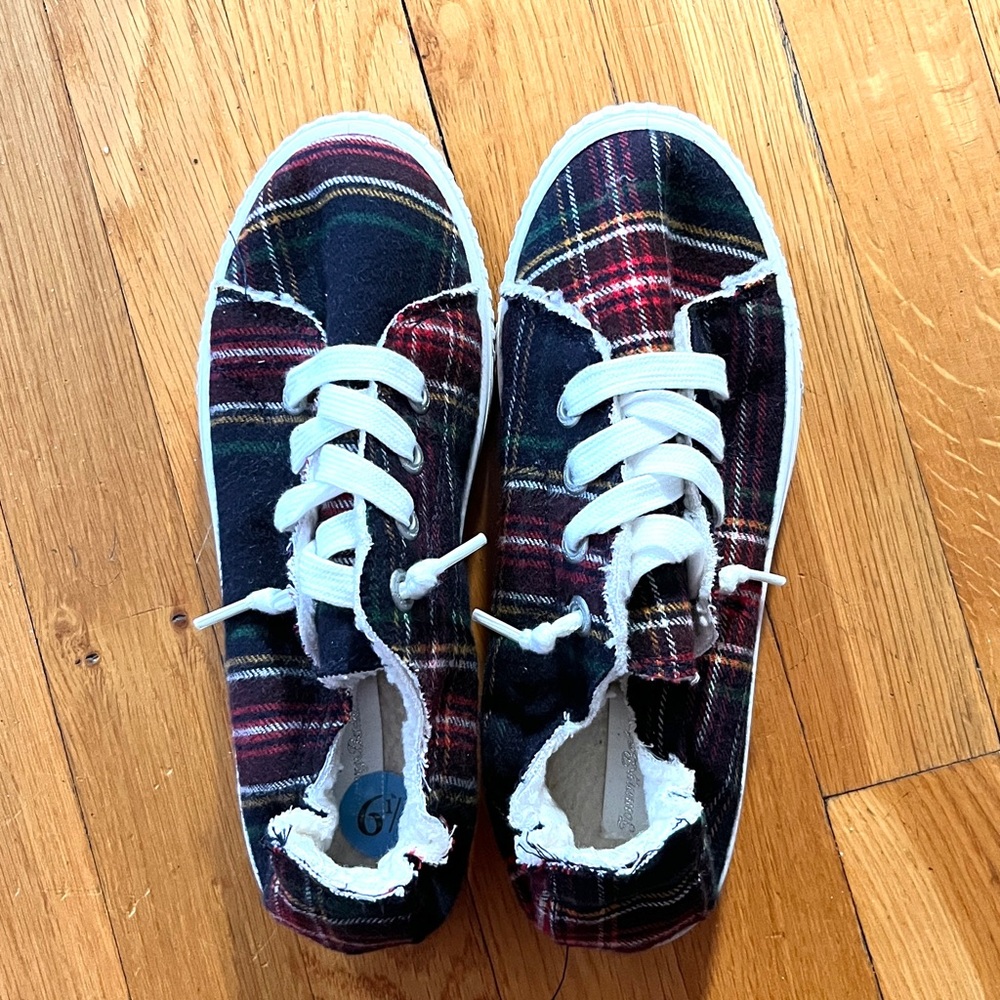 Women’s Tommy Bahama Tartan Plaid Sneakers 6.5